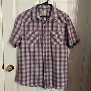 Old Navy short sleeve button up shirt. Men’s large.